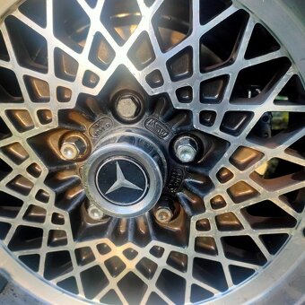 Mercedes Benz 190E - 11