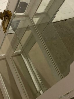 Umělecká závěsná vitrína s historickým fazetovým sklem - 11