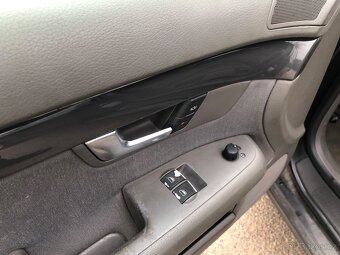 Audi A4, 2.0FSi 110kW - 11