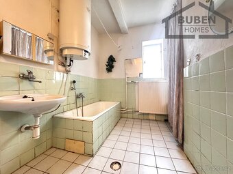 Rodinný dům 4+kk  s garáží, skleníkem a zahradou 642 m2 - Př - 11