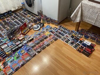 1:64 Sbírka autíček , nabídněte - 11