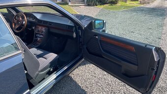 Mercedes-Benz 300 CE (1990) v perfektním stavu - 11