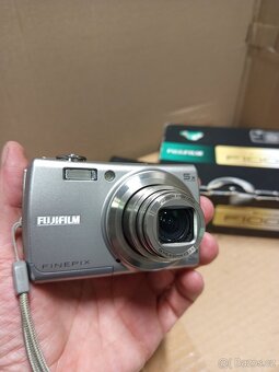 FUJIFILM.  FINEPIX  F100 fd - 11