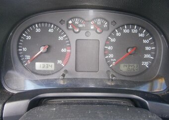 Volkswagen Golf 1.4i klima,2x kola benzín manuál 55 kw - 11