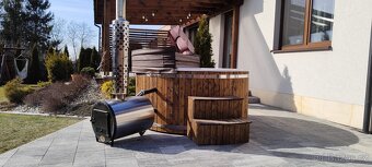 Koupací sud s vířivkou a venkovním ohřevem vody - 11