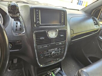 LANCIA VOYAGER S 2.8CRD 130KW 7.MÍST AUTOMAT - 11
