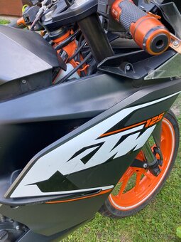 KTM RC 125 + ZDARMA nový sedlový vak a nepromok kombinéza - 11