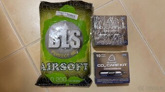 Airsoftová pistole KWC M92 - celokov + příslušen. - 11