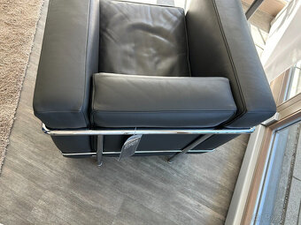 Designové křeslo Cassina LC2 Le Corbusier jednomístné šedé - - 11