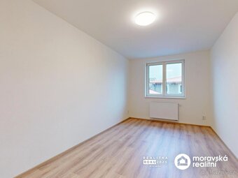 Prodej nového bytu 3+kk s parkovacím stáním a dvorkem ve Vém - 11