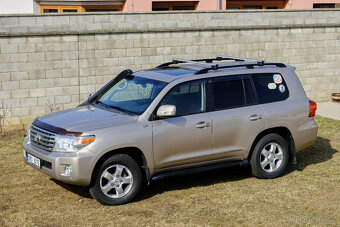 Toyota Land Cruiser LC200 - 11