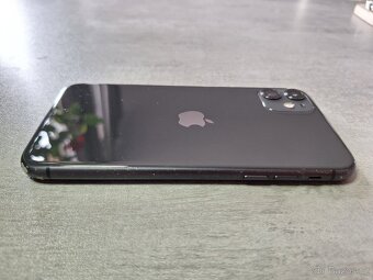iPhone 11 64GB Black - baterie 83% - 11