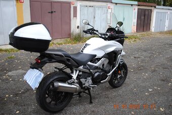 PRODÁM HONDU VFR 800X CROSSRUNNER 2016 NOVÝ MODEL - 11