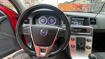 Volvo V60 D5, 151 KW R-design nebourané - 11