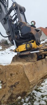 Bagr Volvo ECR235EL - 11