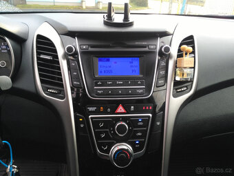 Hyundai i30 1.6i 88 kW - 11