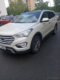 Hyundai Grand Santa Fe - 11