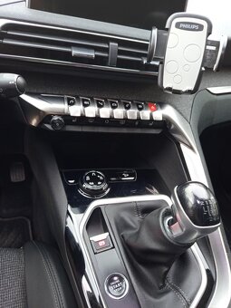 Peugeot 5008 ALLURE 1.5 HDi 130 MAN6 - 11