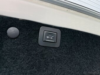 Opel Insignia 2.0CDTI 4x4 AUT VÝHŘEV KAMERA TAŽNÉ PLNÁ VÝBAV - 11