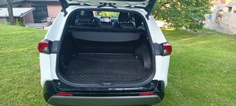 Toyota RAV4 2.5 Hybrid Selection 4x4 Čr - 11