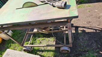 Velká cirkulárka, silný motor. - 11