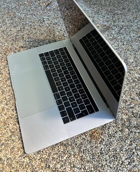 MacBook Pro 15, 500GB, sequoia, i7 - 11