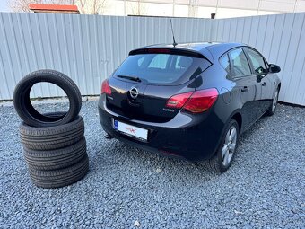 Opel Astra 1,4 i 103kW Cosmo Sports - 11