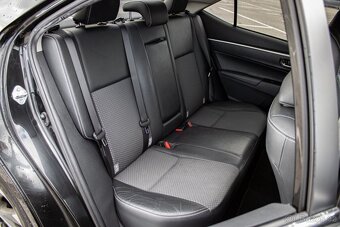 Toyota Corolla sedan 1.6 Ececutive - 11