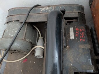 Průmyslové ramenné šicí stroje - 11