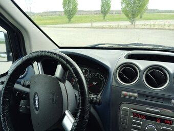Ford Tranzit Connect - 11