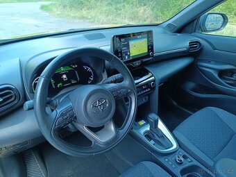 Toyota Yaris Cross Hybrid 4x4 rok 2021, najeto: 34.122 km - 11