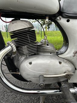 Jawa 250/353 Ambasador s malou značkou a Tp - 11