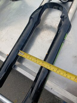 Vidlice SUNTOUR 27.5 10xcr 120mm s pevnou osou - 11