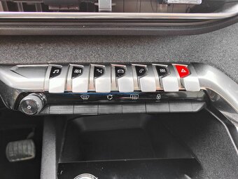 PEUGEOT 3008 1.2 PureTech 96kW, automat - 11