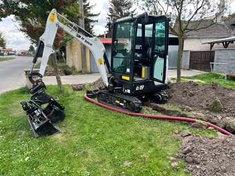 Zemní práce minibagrem Bobcat E19 - 11