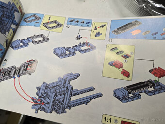 STAVEBNICE Technic PEUGEOT 9X8 24H Le Mans Hybrid mini - 11