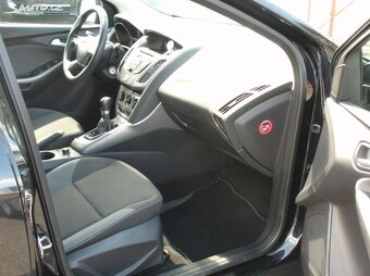 Ford Focus, 1,6 16V hatchback  park.senzory,vyhř.sedadla - 11