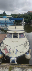 Kajutová laminátová loď s Flybridge - hausboat Tdiesel 91 kW - 11