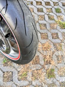 Triumph speed triple 955i - 11