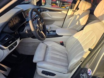 BMW X5 F15 40d xDrive 230kw, M-Paket, velký servis i výbava - 11