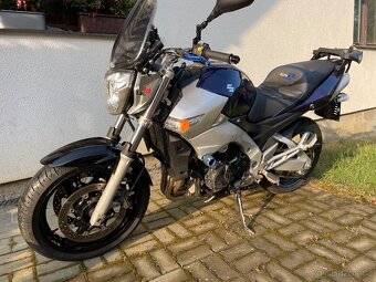 Suzuki GSR 600 - 11