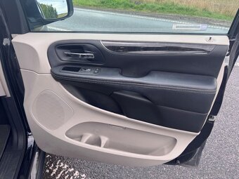 Lancia Voyager 3,6 Platinum LPG 2x DVD ČR 2013 DPH - 11