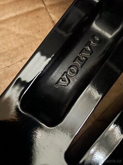 Original zimni Volvo V60 S60 r19 + Pirelli 235/40/19 95% - 11