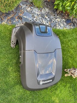 Domeček - stříška k robotické sekačce Husqvarna Automower - 11