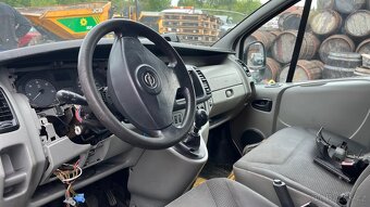 Opel Vivaro 2.0dci M9R E7 Na náhradní díly - 11
