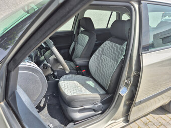 Škoda Fabia II 1,4 i Ambiente Klima ESP Combi   88.000Kč - 11