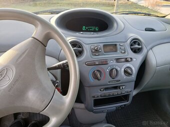 Toyota Yaris 1.0 - 11