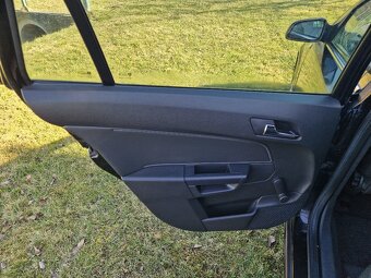 Opel Astra H 1,9 CDTI 88KW Combi ALU kola Tažné - 11
