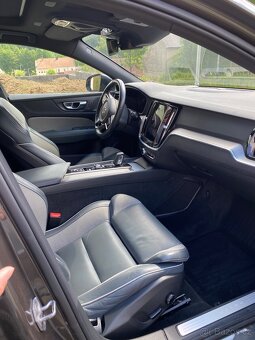 Prodám Volvo v60 R Design 2021 145 kW - 11