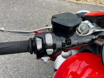 Prodám TRIUMPH ROCKET 3 - 11